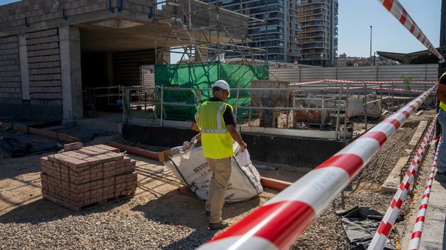 Trabajador en el soterramiento