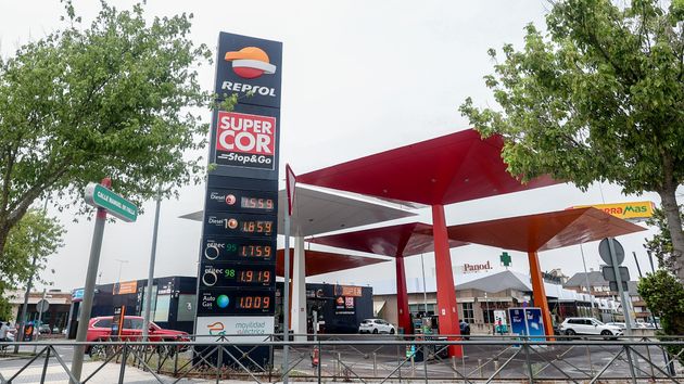 una gasolinera repsol