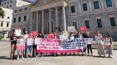 Las organizaciones de interinos concentradas ante el Congreso