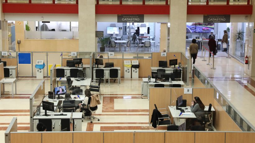 Los técnicos de Hacienda proponen al Gobierno acabar con las rebajas fiscales generalizadas y dar ayudas directas por la crisis en Oriente Medio