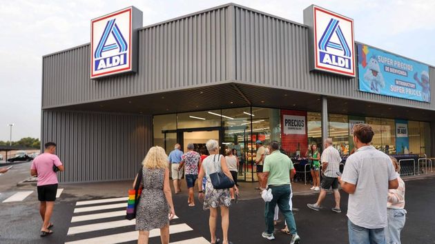 Fachada del supermercado.