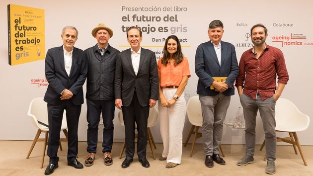 Expertos en el acto de presentación del informe