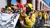 Bomberos forestales en la manifestación