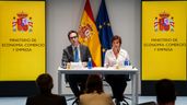El ministro de Economía Carlos Cuerpo y la consejera Delegada de ICEX España, Elisa Carbonell