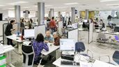 Varias personas atendidas en una oficina de la Agencia Tributaria