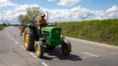 Hombre con tractor