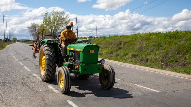 Hombre con tractor