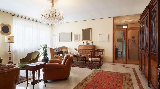 El salón de una vivienda con muebles 