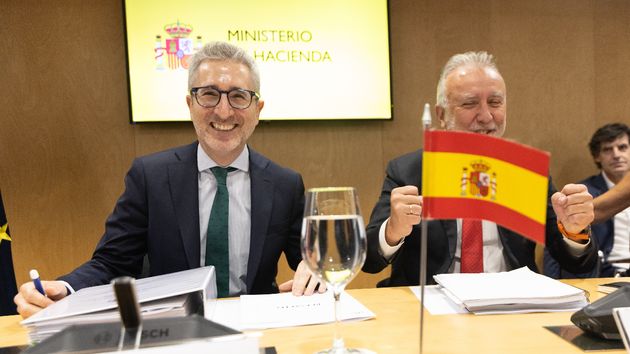 Arcadi España sonriendo