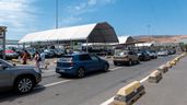 Puerto de Almería con una caravana de coches