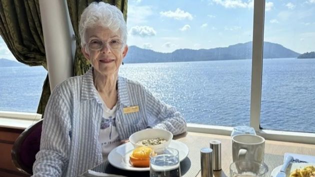 Una imagen de la maestra jubilada en el crucero