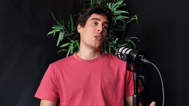 Javier durante una entrevista