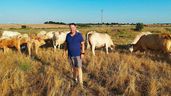 Raúl del Brío Encinas en su explotación