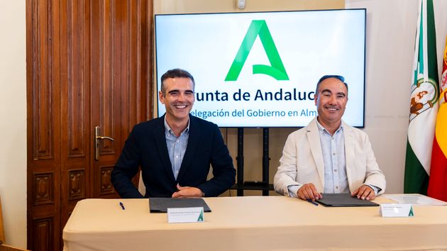 El consejero de Agricultura, Ramón Fernández- Pacheco y el presidente de Hortyfrutas, Juan Tomás Cano
