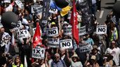 Varias personas durante una manifestación que exigía una pasarela completa al RETA