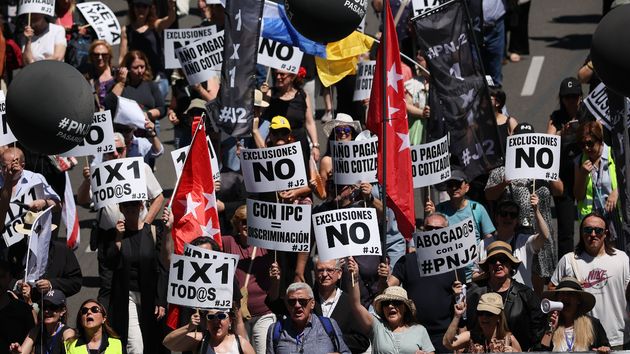 Varias personas durante una manifestación que exigía una pasarela completa al RETA