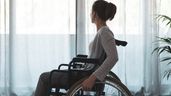 Mujer en silla de ruedas