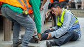 Un trabajador tras sufrir un accidente laboral