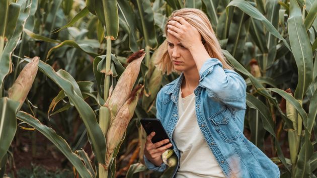 una agricultora preocupada