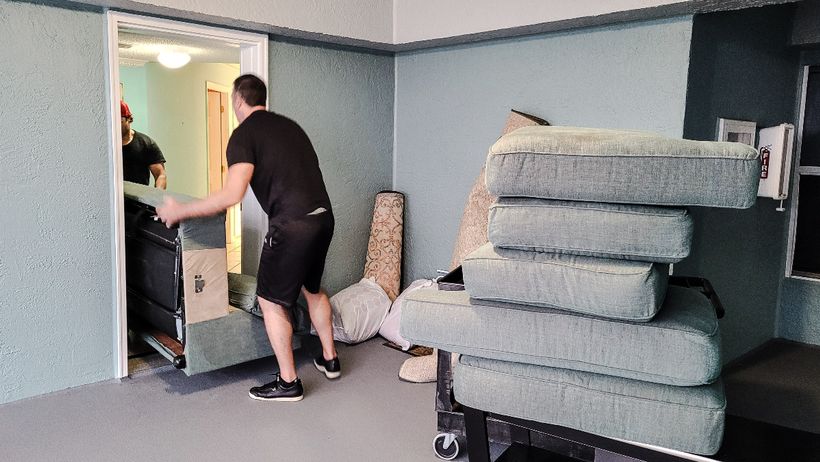 La Justicia permite a unos inquilinos llevarse los muebles de una vivienda alquilada porque el casero no los incluyó en un inventario en el contrato