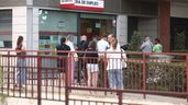 Personas en una oficina de empleo 