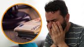 Un hombre triste junto a una imagen con billetes de euro