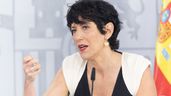 Elma Saiz hace un gesto con la mano