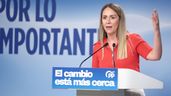 Alma Ezcurra hace un gesto con la mano