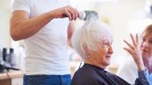 Imagen representativa de una mujer en la peluquería