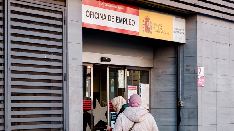 Un parado deberá devolver más de 8.000 euros del subsidio para mayores de 52 años tras declarar que carecía de ingresos cuando le correspondía la mitad del alquiler de 2.000 euros al mes de su esposa