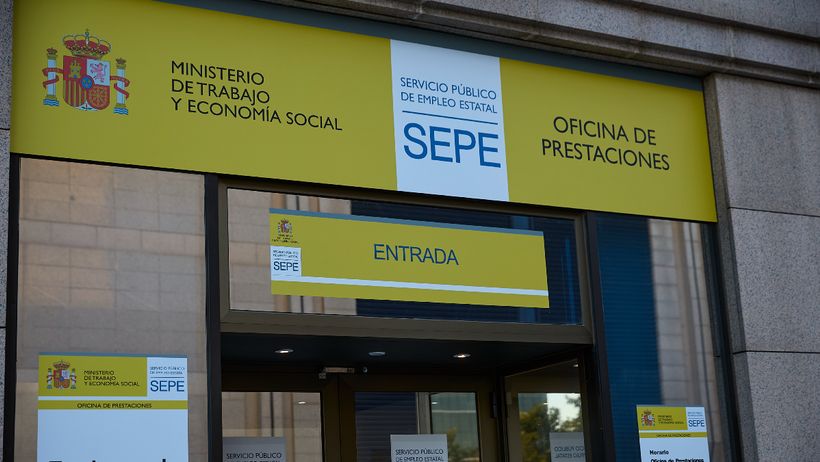 La Inspección de Trabajo puede multar con hasta 225.018 euros por dar empleo a personas que están cobrando el paro u otras ayudas sin darles de alta