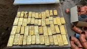 Los lingotes de oro encontrados en la caja escondida en la pared