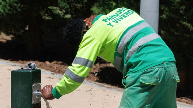 trabajador calor agua