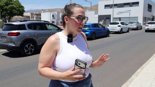Daniela, repartidora de Glovo, durante la entrevista.