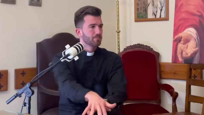Gonzalo Portillo, 25 años, sacerdote: “Cobro menos de 1.000 euros, pero no pago alquiler, luz ni agua”