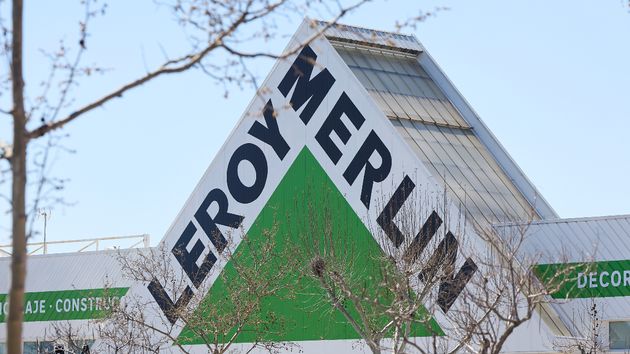 Fachada de una tienda de Leroy Merlin