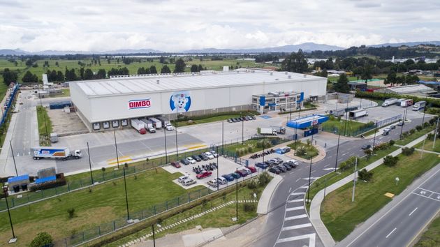Fabrica de Bimbo con coches y camiones