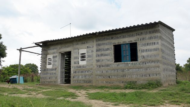 reconstruccion casa botellas vidrio