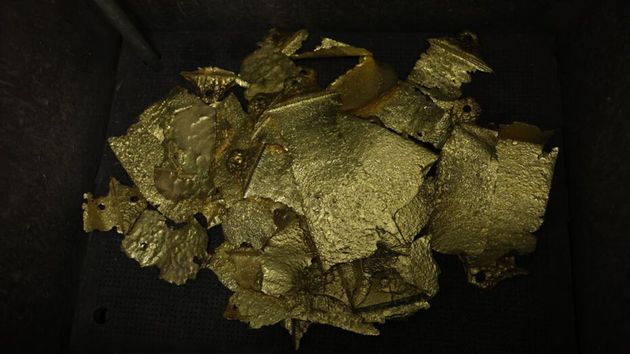 Parte de las virutas de oro sustraídas