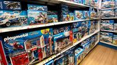 juguetes de playmobil en una tienda