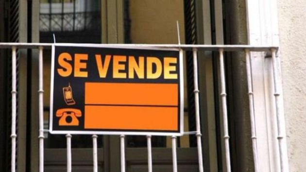 Cartel de se vende de una vivienda 