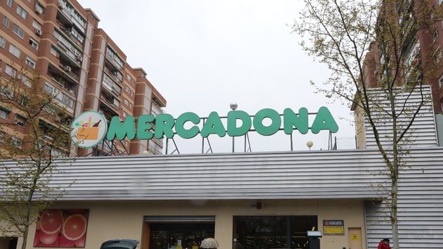 Fachada de un supermercado Mercadona