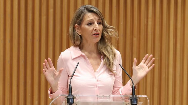 Yolanda Díaz abriendo las manos