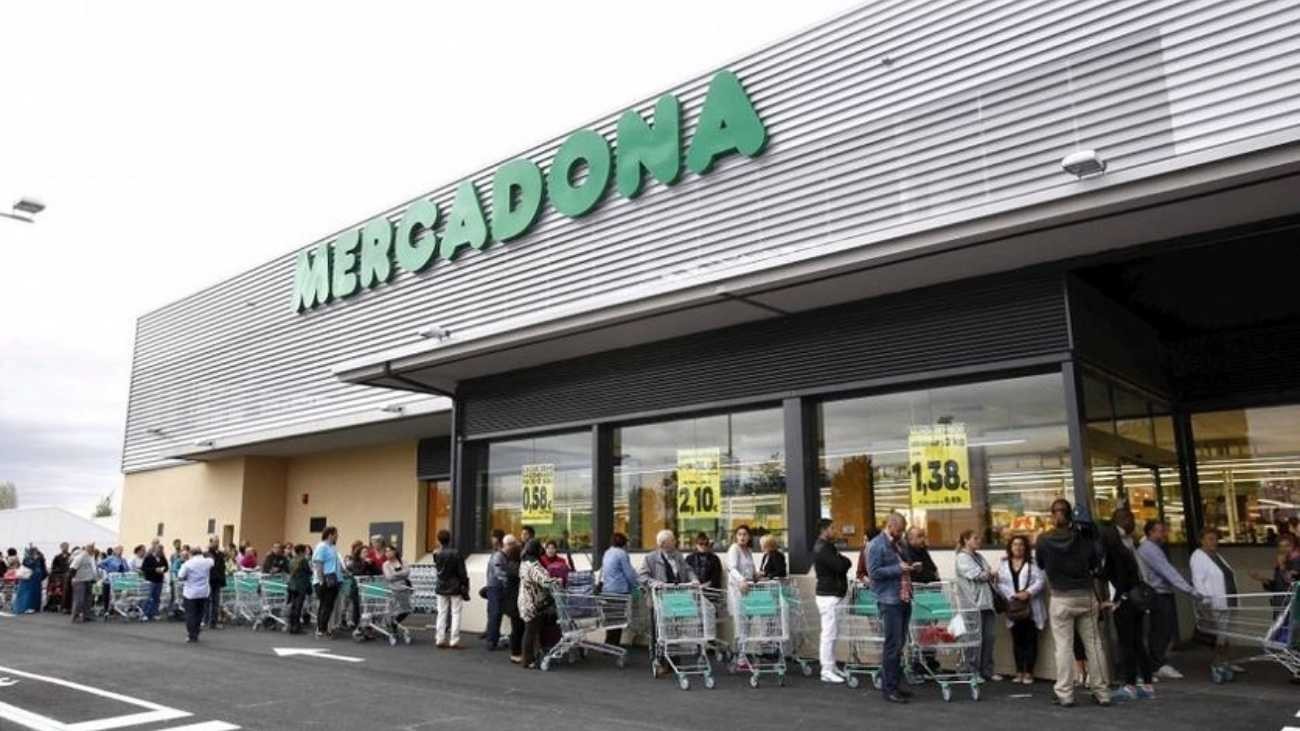 Colas para entrar Mercadona