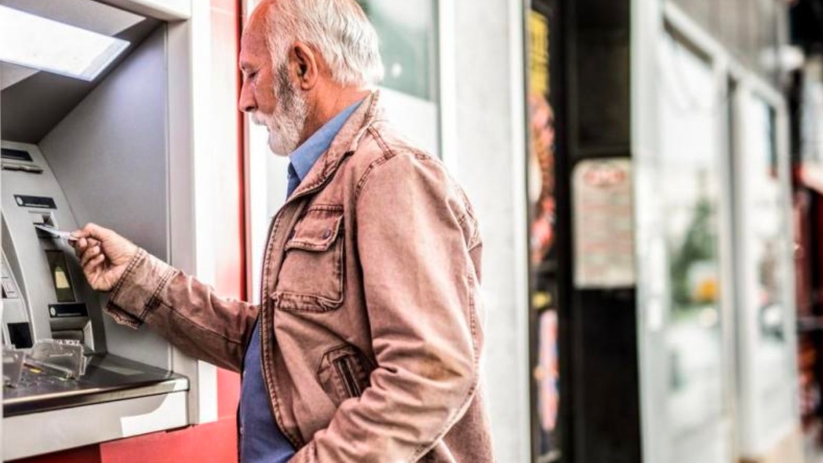 Bancos sin comisiones para pensiones Qué bancos ofrecen las mejores condiciones si domicilias la pensión: regalos y comisiones