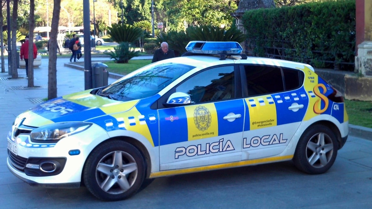 coche policía local en Sevilla