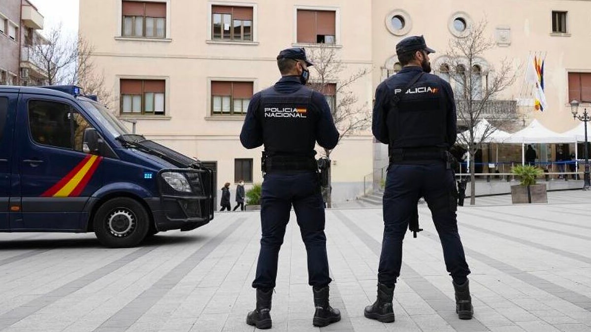 El Gobierno convoca oposiciones con 2.506 plazas de Policía Nacional: plazos y requisitos