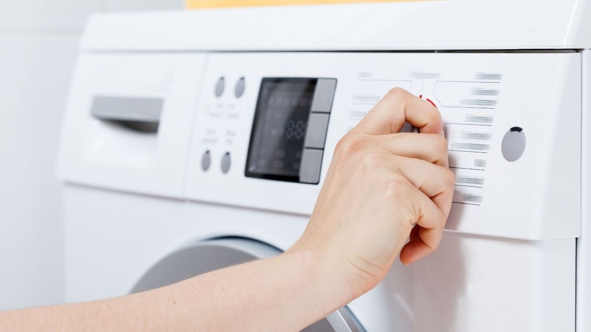 Hoy entre las 15 y 16 horas la luz será más barata Desde hoy cambian las tarifas de la luz ¿Cuándo es más barato poner una lavadora?