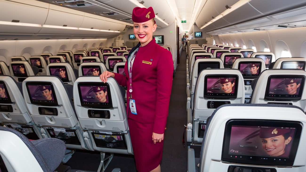 Azafata de Qatar Airways