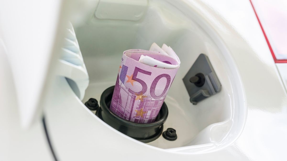 Ayuda de 20 céntimos por litro de carburante Cómo pedir la ayuda para el precio de la gasolina del Gobierno